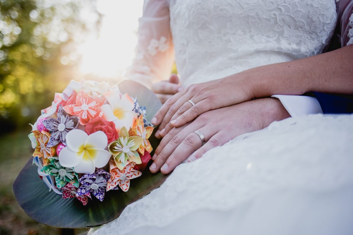 Bouquet de la mariée, alliances des mariés