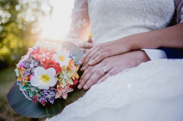 Bouquet de la mariée, alliances des mariés