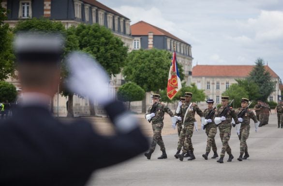 Sortie de promotion élèves gendarmes, défilé militaire