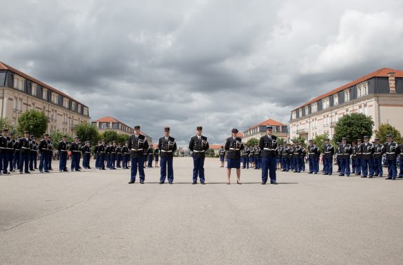 Sortie de promotion élèves gendarmes, défilé militaire