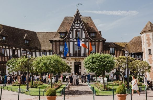 Mariage à la mairie de Deauville